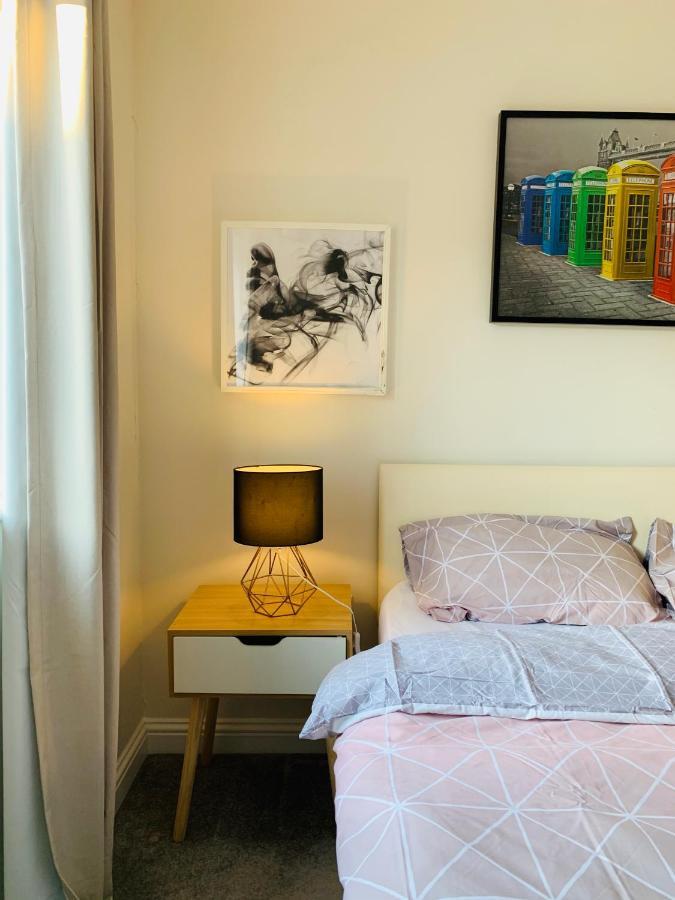 Alpha, Private Double Room, City Centre, Free Parking, Sittingbourne, Kent מראה חיצוני תמונה